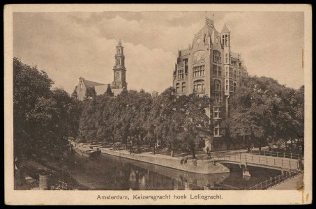 Keizersgracht hoek Leliegracht met op de achtergrond de Westerkerk. Uitgave B. Brouwer, Hemonystraat 47, Amsterdam, Afb PBKD00292000015 photo