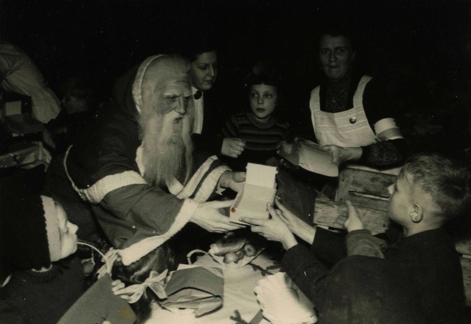 Kerstmaaltijd Nederlands Arbeidsfront - Fotodienst der NSB - NIOD - 211913
