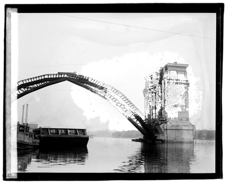 Key Bridge under const. LCCN2016826861