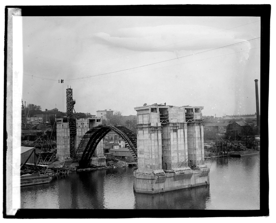 Key Bridge under const. LCCN2016826863