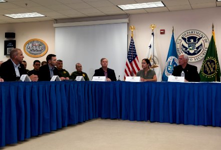 Kevin K. McAleenan & Vice President Mike Pence (48300249986)
