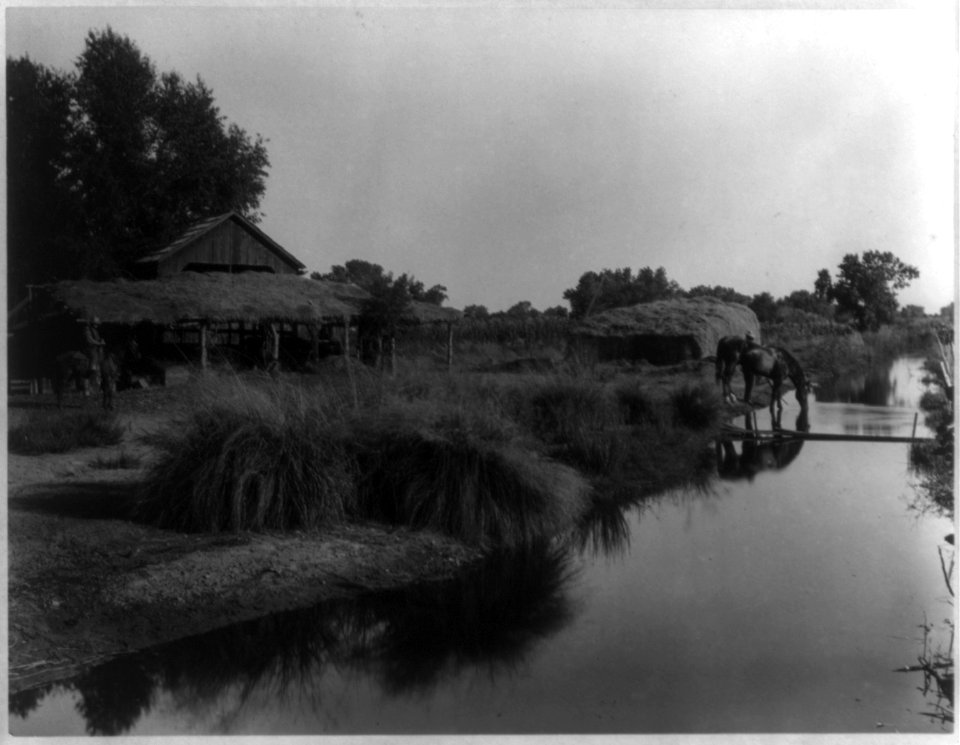 Keystone Farm - The barnyard LCCN2002706023