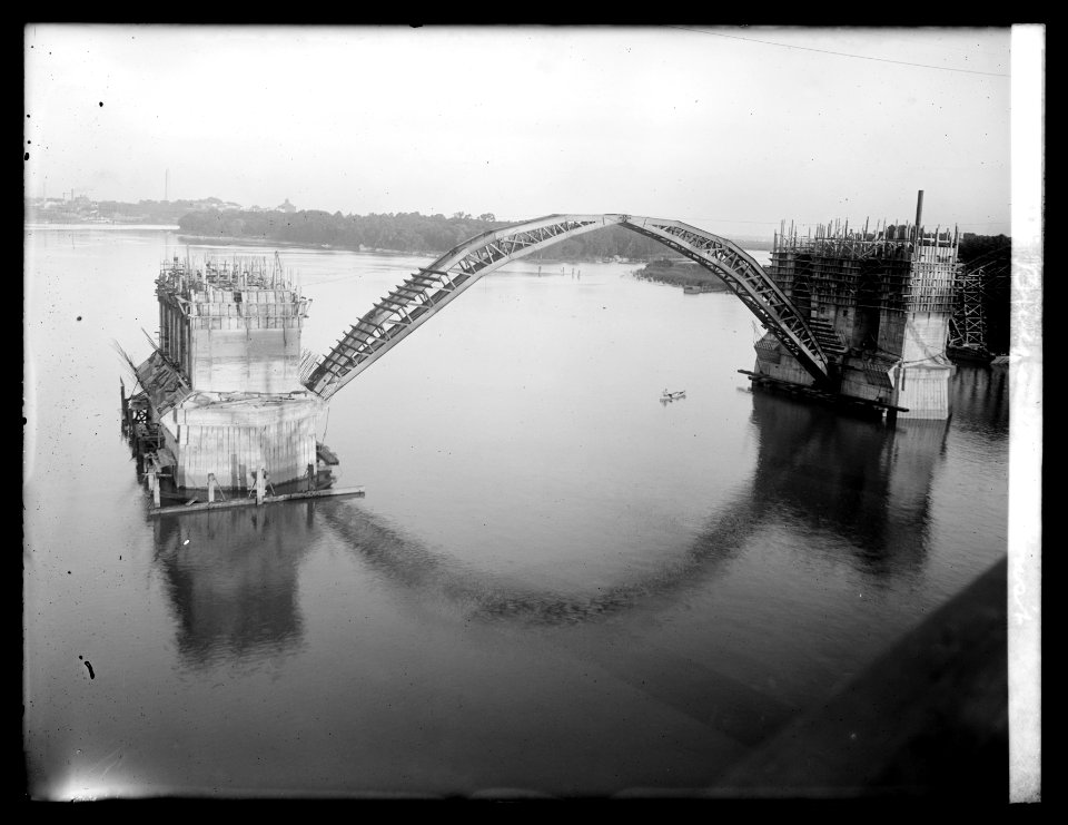 Key bridge under cons't. LCCN2016827040