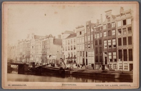 Keizersgracht 443-471, gezien naar de brug voor de Leidsestraat photo