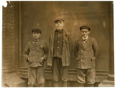 Kibbe's Candy Factory. Joseph Giordano, Freddie Reed, Willard Leavenworth. Some of the smallest youngsters at Kibbe's. LOC nclc.04604