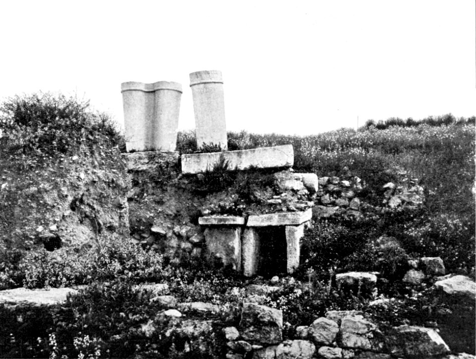Kerameikos Grab des Isidoros von Halai (Der Friedhof am Eridanos, Abb. 25)