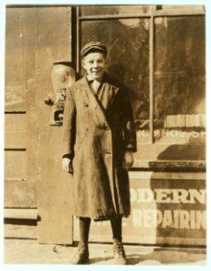 Kibbe's Candy Factory. Ryme Sylvester 15 years, 68 Clinton St. Runs chocolate spreader. Earns $ 4.00. Been at it one year. LOC nclc.04609