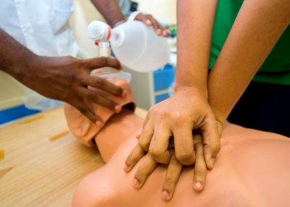 Kevin Dawson, a rural health nurse, and Lissette Recinos, a public health nurse, conduct a subject matter expert exchange on advanced cardiac life support with U.S. Navy Lt. Cmdr. Suzanne Maldarelli, a medical 140627-N-XQ474-063