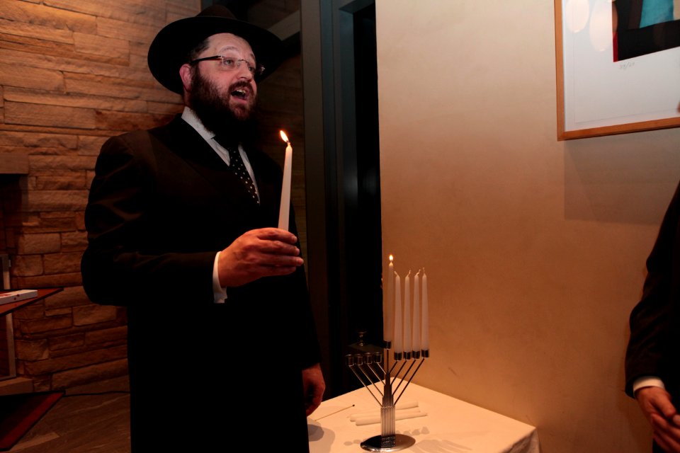 Kent Logsdon, Chargé d'Affaires of the U.S. Embassy in Berlin invited 80 guests to the US embassy in Pariser Platz for the Hanukkah reception (31894446186)