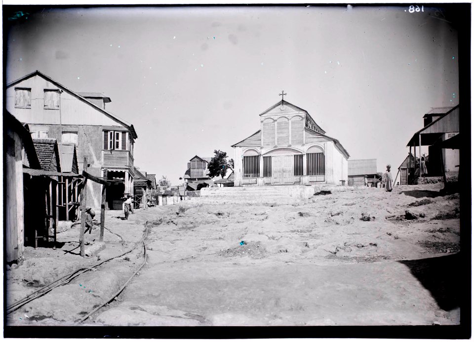 Kerk in armoedige wijk, in Jacmel op Haïti