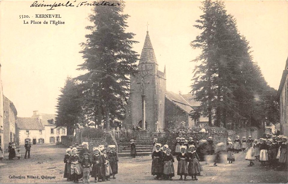 Kernevel la place de l'église