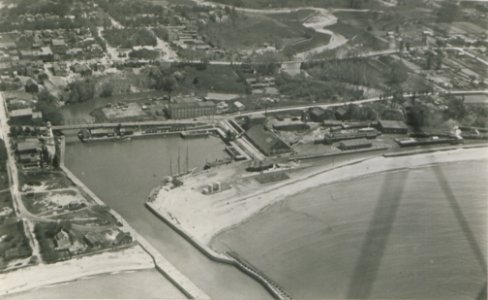 Kincardine Ontario from an Aeroplane (HS85-10-37693) photo