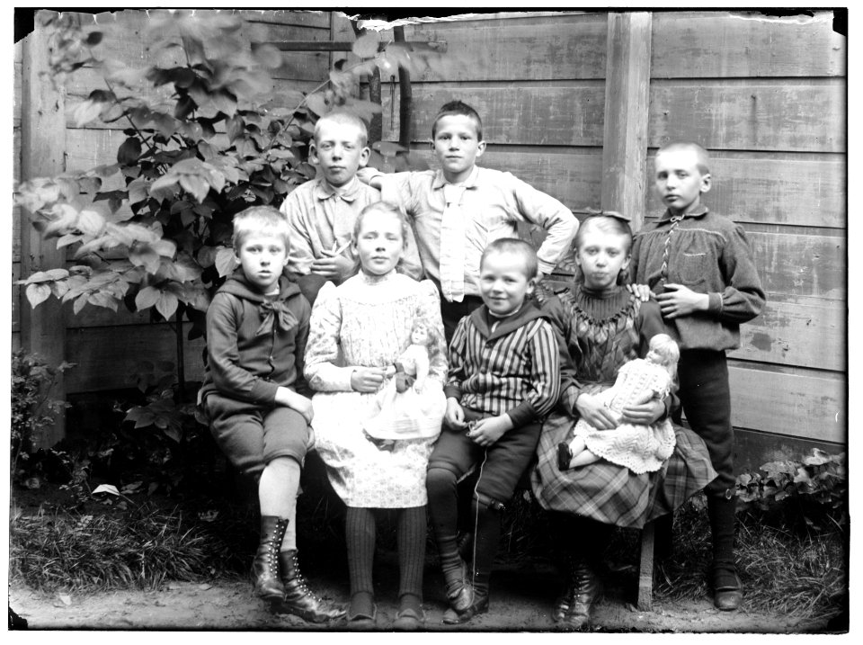 Kinderen familie Olie en familie Corver Elles (1835-1909) midden (max res)