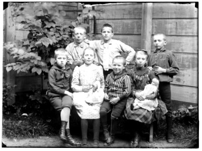 Kinderen familie Olie en familie Corver Elles (1835-1909) midden (max res)
