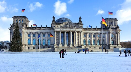 Berlin bundestag snow