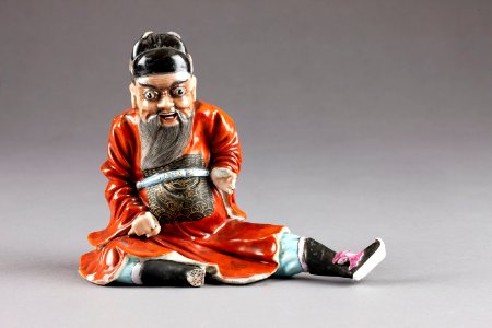 Kinesisk figur föreställande Chung Kuei han ansågs besitta kraft att fördriva onda andar - Hallwylska museet - 95984