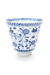 Kinesisk kopp av porslin med blå underglasyrmålning, från 1662-1722 - Skoklosters slott - 93535