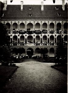 Kinderfest 04.10.1916, im Hof des Fürstbischöflichen Palais, in Anwesenheit des Fürstbischofes und Exzellenz von Roth. (BildID 15576075)