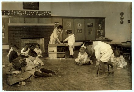 Kindergarten children in Horace Mann School working on doll houses. See Bliss report. LOC nclc.05238