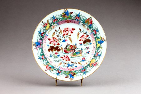 Kinesisk porslins tallrik från 1735-1795 - Hallwylska museet - 95824