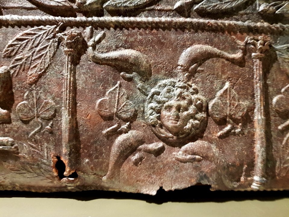 Kindersarg-Pflanzenmotive byzantLibanon Blei Beirut-NatMus 5