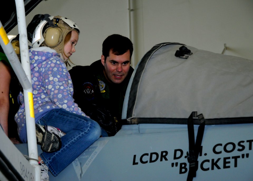 Kids deployment 120404-N-ZK021-003
