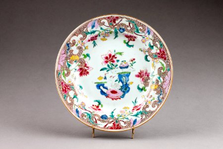 Kinesisk blommig porslins tallrik från 1735-1795 - Hallwylska museet - 95833 photo