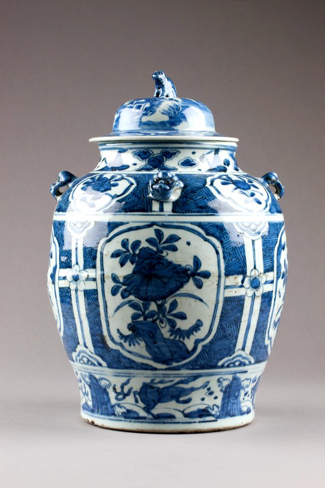 Kinesisk urna med lock gjord av porslin, 1700-tal - Hallwylska museet - 95606