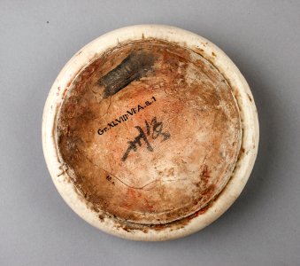 Kinesiska skrivtecken på vasställ, Qingdynastin - Hallwylska museet - 107680