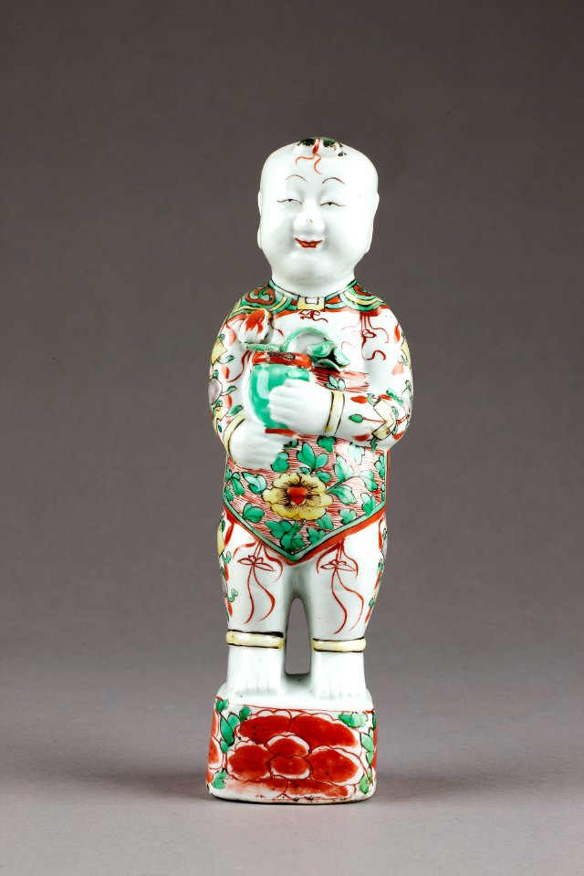 Kinesisk porslinsfigur hållande kruka med lotusknopp, från 1662-1722 - Hallwylska museet - 95959
