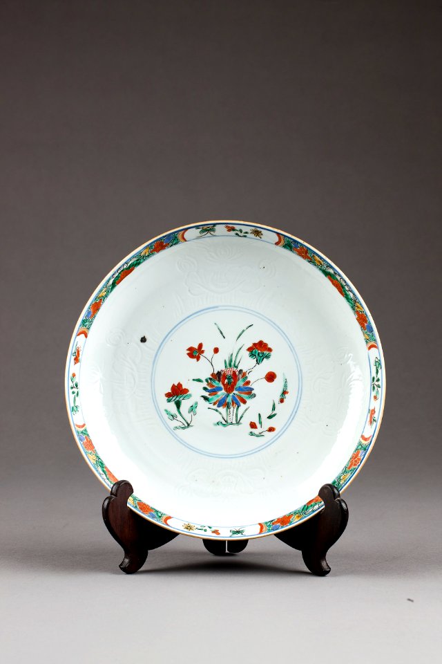 Kinesiskt porslins fat från 1662-1722 Kangxi-perioden, Qing-dynastin - Hallwylska museet - 95675