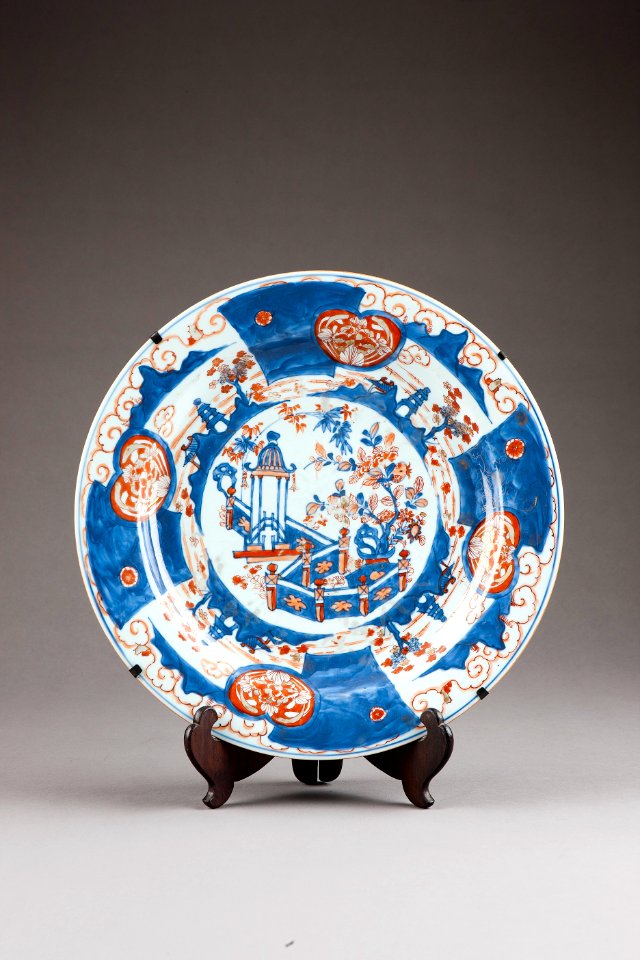 Kinesiskt porslins fat från 1735-1795 Qianlong, Qing-dynastin - Hallwylska museet - 95681