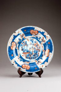 Kinesiskt porslins fat från 1735-1795 Qianlong, Qing-dynastin - Hallwylska museet - 95681