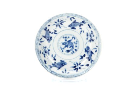 Kinesiskt tefat av porslin med fiskar i blå underglasyrmålning - Skoklosters slott - 93544