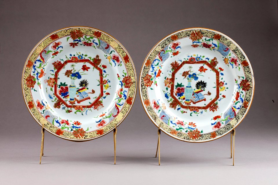 Kinesiska porslins tallrikar från 1735-1795 Qianlong, Qing-dynastin - Hallwylska museet - 95692