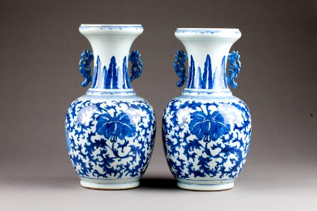 Kinesiska porslins vaser från 1800-talet, Qing-dynastin - Hallwylska museet - 95702
