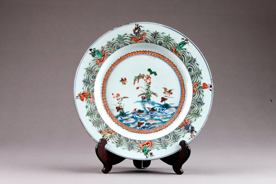 Kinesiskt porslins fat från 1723-1735 Yongzheng, Qing-dynastin - Hallwylska museet - 95698