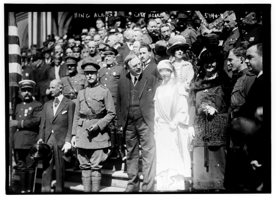 King Albert at City Hall LCCN2014709671