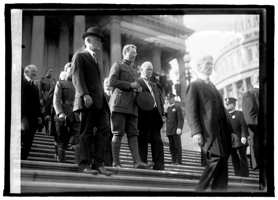 King Albert leaving Capitol LCCN2016822015