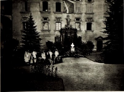 Kinderfest 04.10.1916, im Hof des Fürstbischöflichen Palais, in Anwesenheit des Fürstbischofes und Exzellenz von Roth. (BildID 15576082)