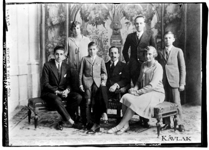 King of Spain & family LCCN2014719288