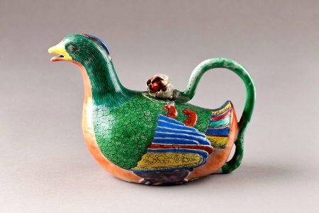 Kinesisk kanna från 1760 cirka i form av anka med handtag som lotusblomma - Hallwylska museet - 95447