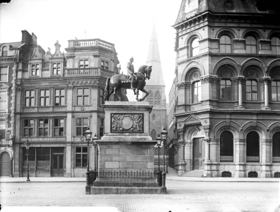 King William Statue 1