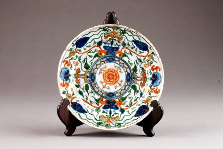 Kinesisk porslins tallrik gjord under Yongzheng 1723-1735, Qing-dynastin - Hallwylska museet - 95709