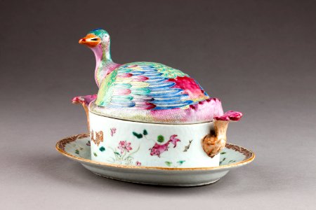 Kinesisk porslinskarott i form av and, från 1735-1795 - Hallwylska museet - 95872