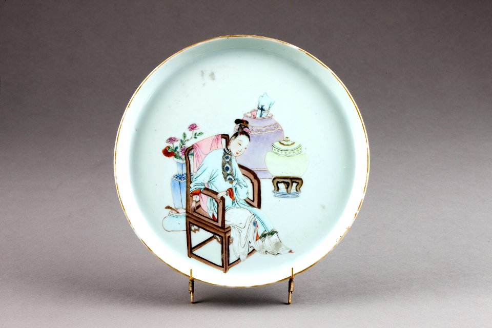 Kinesisk tallrik i porslin gjord under Qianlong 1735-1795 - Hallwylska museet - 95749