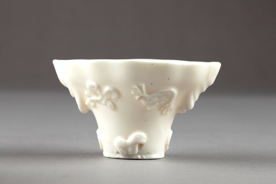 Kinesisk vinofferskål i porslin från 1600-talet - Hallwylska museet - 95562