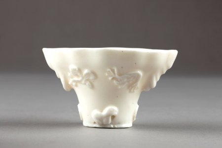 Kinesisk vinofferskål i porslin från 1600-talet - Hallwylska museet - 95562 photo