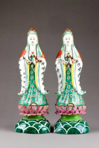 Kinesiska figurer föreställande Guanyin barmhärtighetens gudinna - Hallwylska museet - 95992