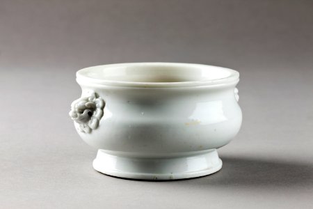 Kinesiskt rökelsekärl i porslin från 1600-talet - Hallwylska museet - 95530